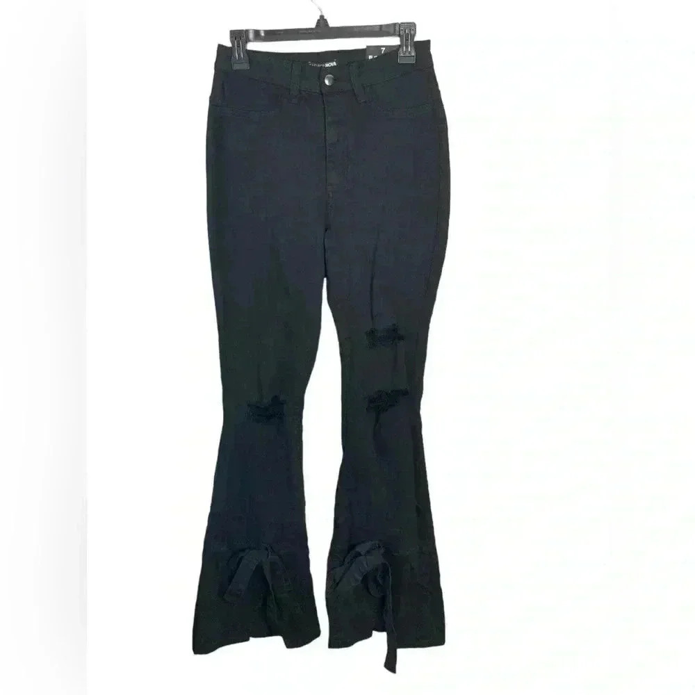 Fashion Nova NWT Tied to let you know ripped jeans size 7